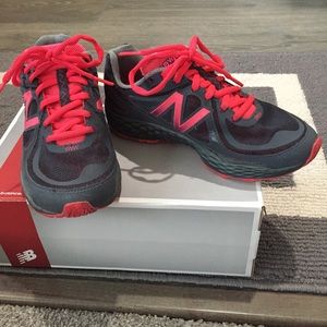 New Balance Fresh Foam Hierro Women’s Running Trail Sneakers 7.5 D Wide with Box